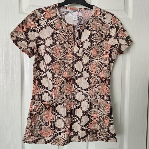 Koi Stretch Snake Patterned Scrub Top XS - Picture 1 of 4
